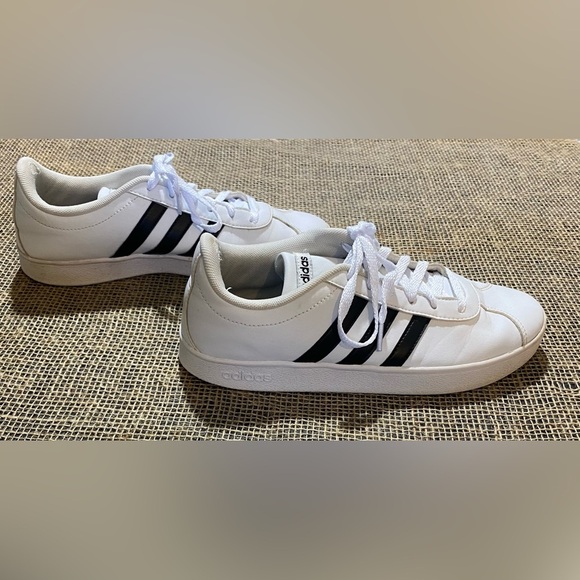 Adidas Superstar Sneakers, Sz 6, White Leather Upper w/3 Stripe Logo, Shell Toe - Picture 3 of 8